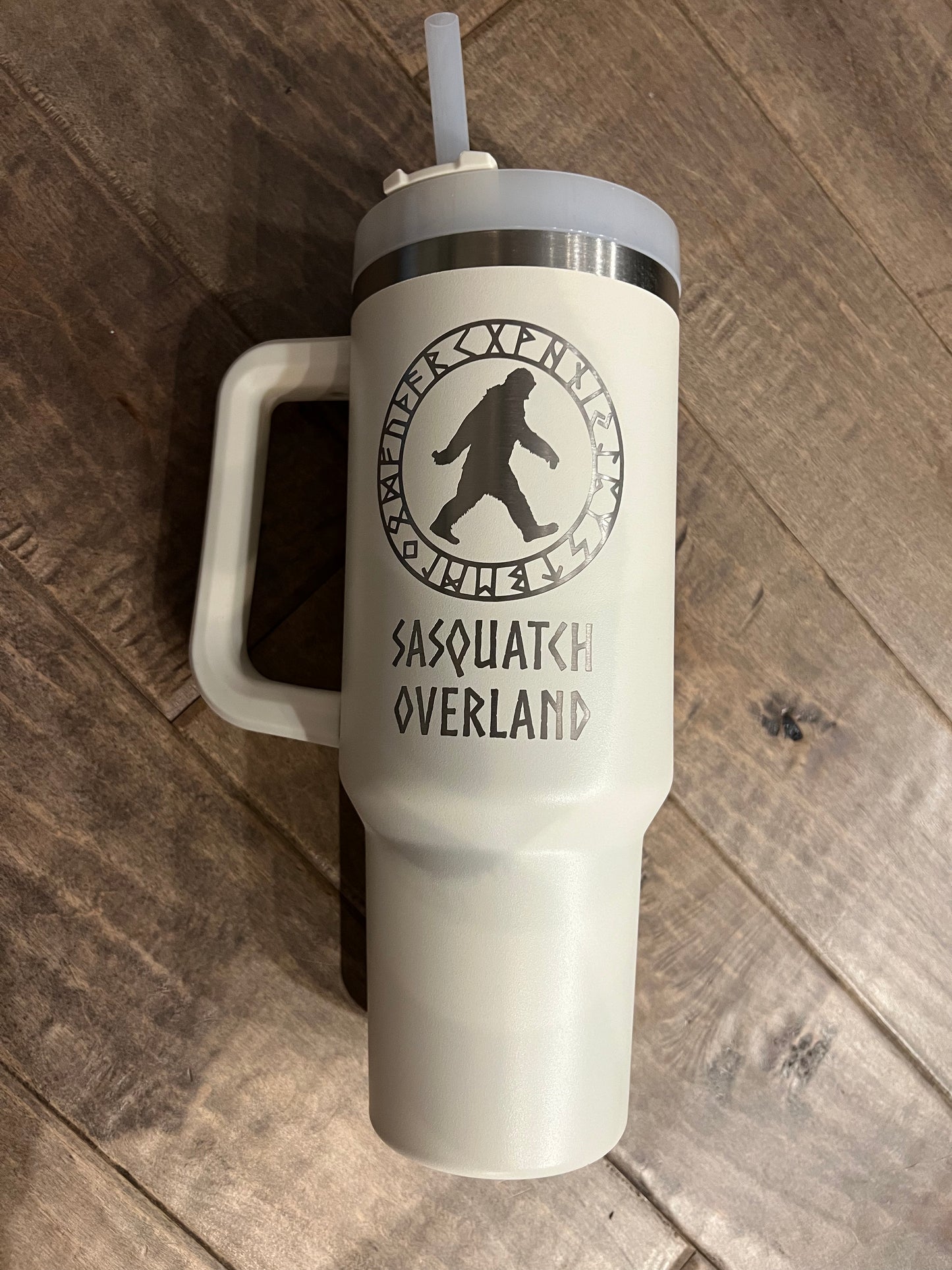 Sasquatch Overland Stanley The Adventure Tumbler 40 oz(1.18L) - Creme